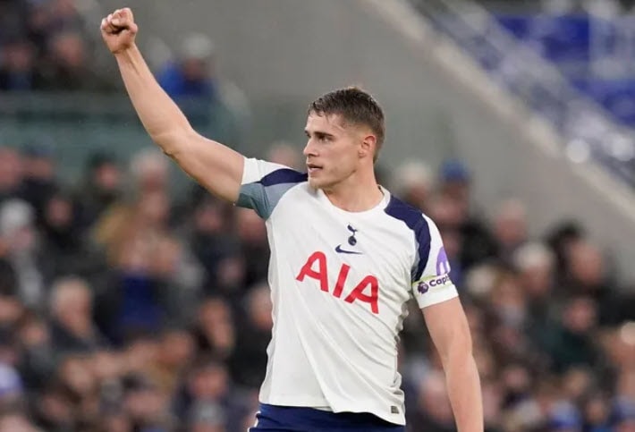 Micky van de Ven đang có mùa giải hay nhất sự nghiệp tại Tottenham và được xem là tương lai của CLB.