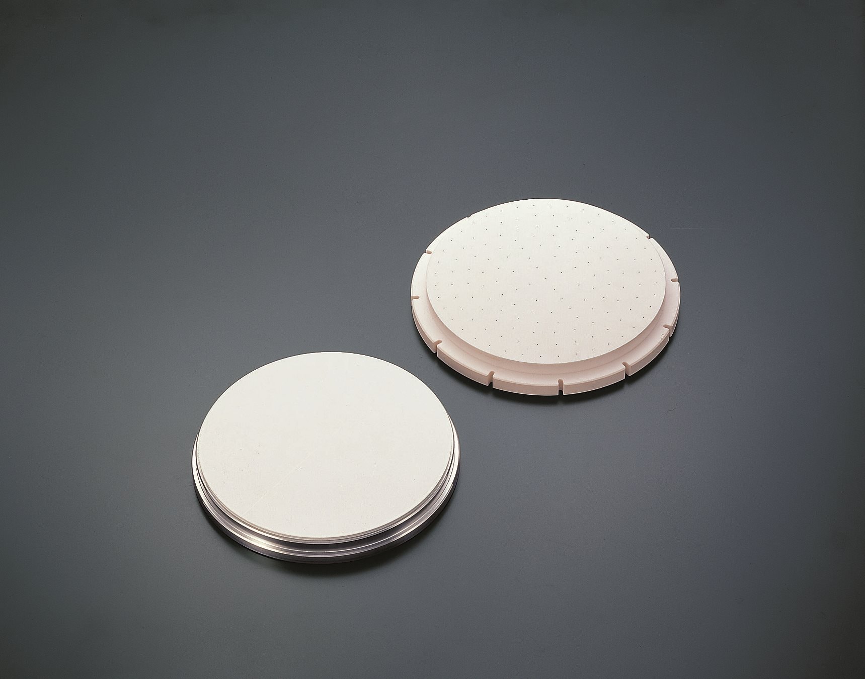 Hãng bồn cầu Nhật Bản Toto tăng trưởng mạnh nhờ AI và công nghệ bán dẫn - Ảnh 2. Hãng bồn cầu Nhật Bản Toto tăng trưởng mạnh nhờ AI và công nghệ bán dẫn - Ảnh 2.