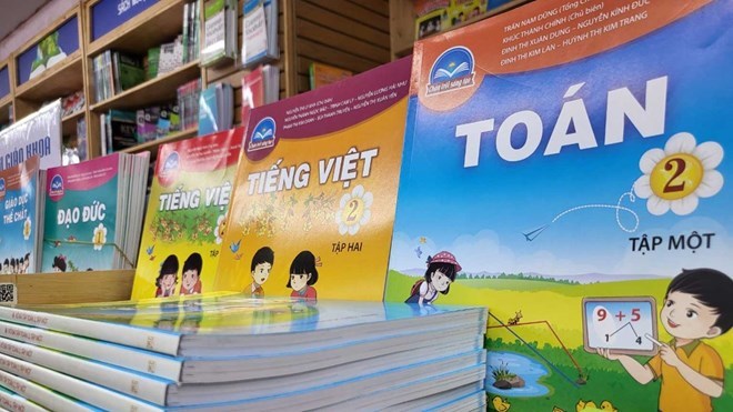 Chính phủ quy định việc miễn phí sách giáo khoa cho học sinh