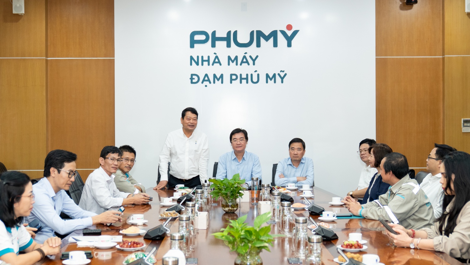 Ấm áp nghĩa tình nơi nhịp máy vận hành Công đoàn Petrovietnam thăm, chúc Tết NLĐ trực ca đêm giao thừa tại Nhà máy Đạm Phú Mỹ