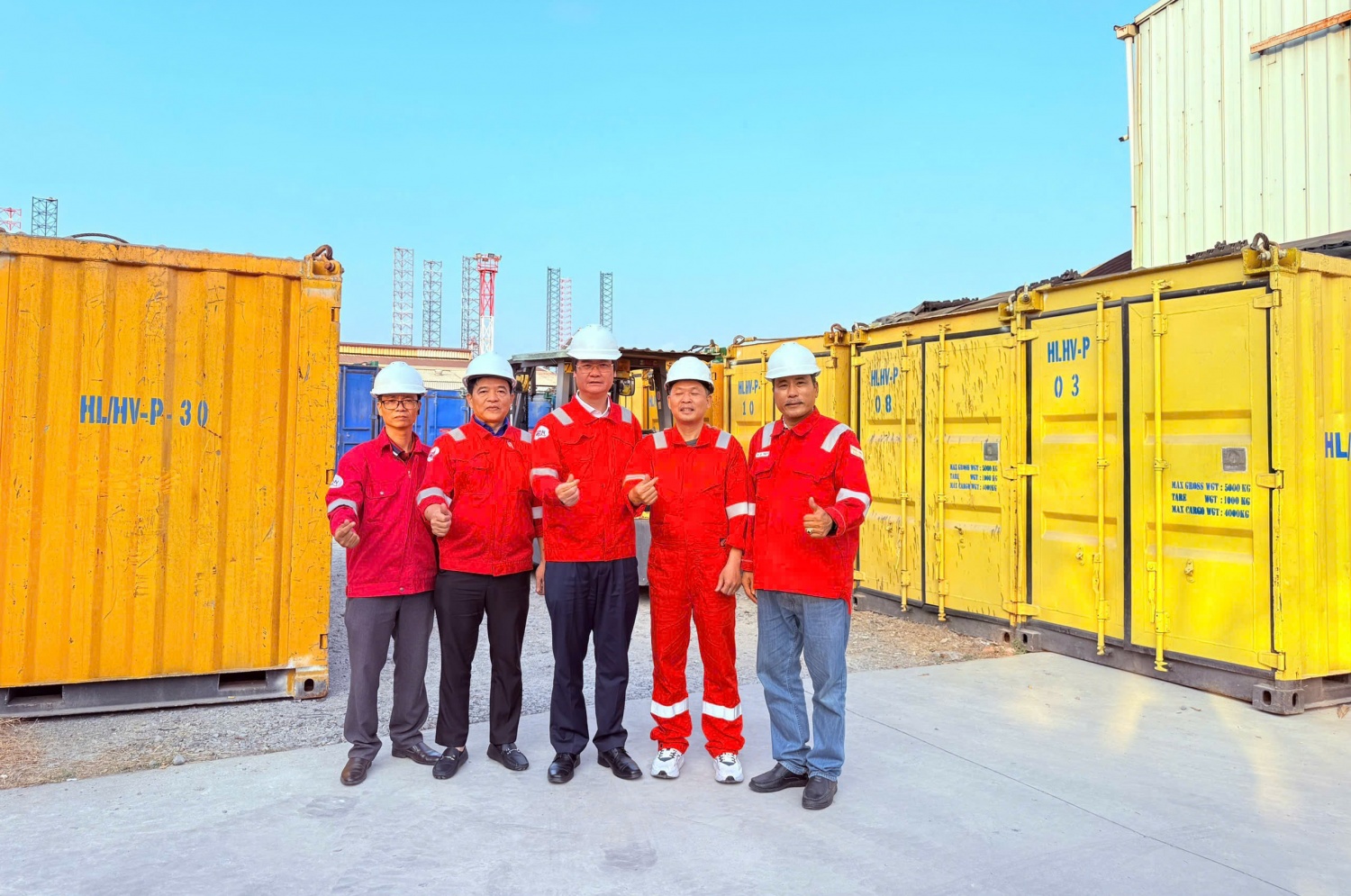 Công đoàn Petrovietnam động viên người lao động trực Tết tại căn cứ HL-HVJOC Công đoàn Petrovietnam động viên người lao động bám trụ công trường ngày Tết