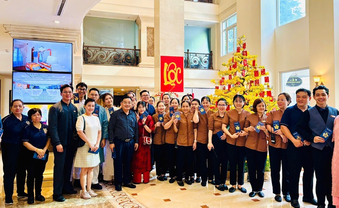 Động viên lao động đặc thù làm việc trong những ngày Tết Bính Ngọ - Ảnh 1.