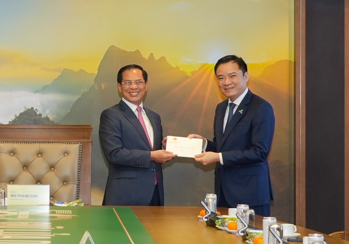 Phó Thủ tướng Bùi Thanh Sơn: Petrovietnam giữ vai trò trụ cột tăng trưởng trong giai đoạn mới Phó Thủ tướng Bùi Thanh Sơn: Petrovietnam giữ vai trò trụ cột tăng trưởng trong giai đoạn mới