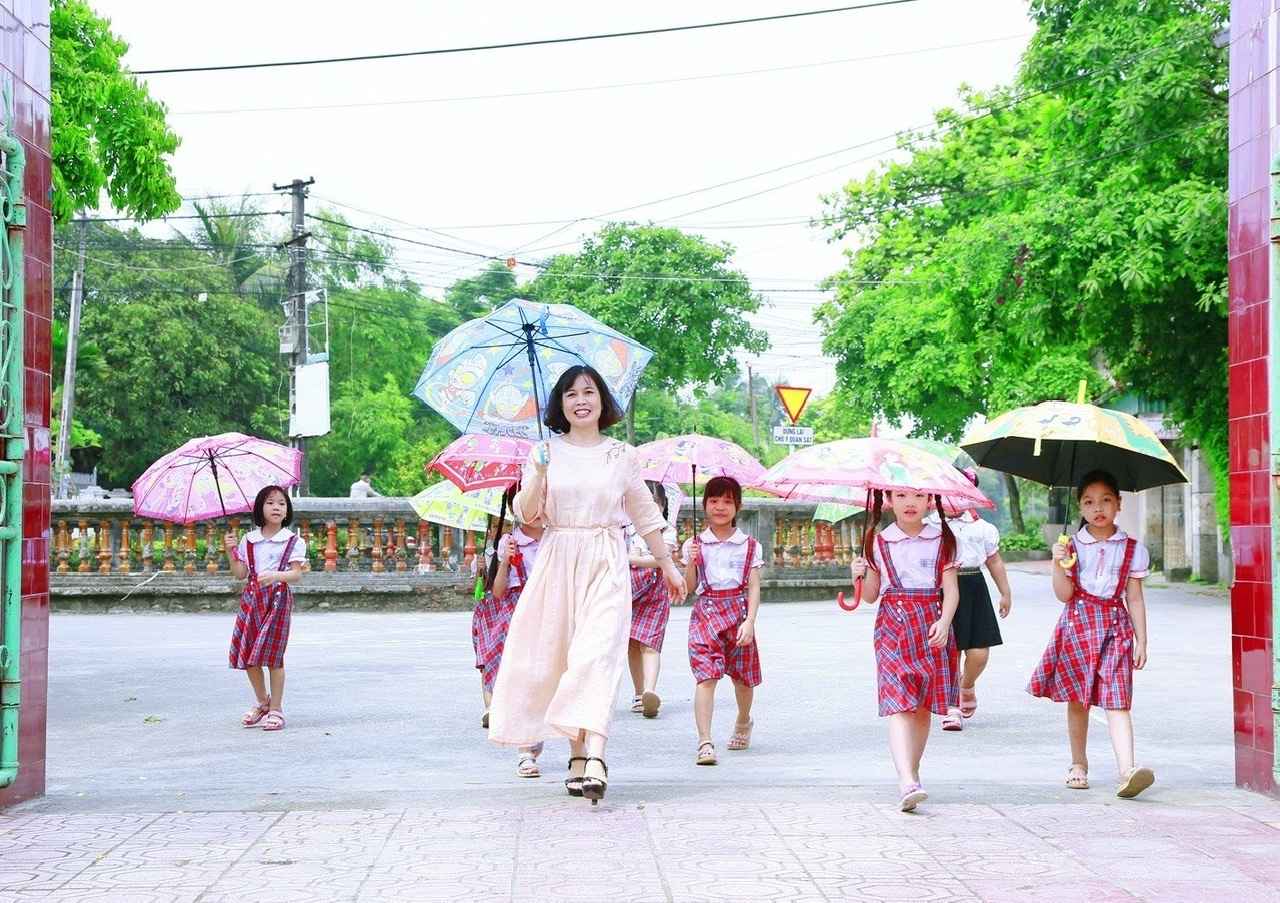 Cô giáo Bùi Thị Dung – người mẹ hiền của nhiều thế hệ học trò.