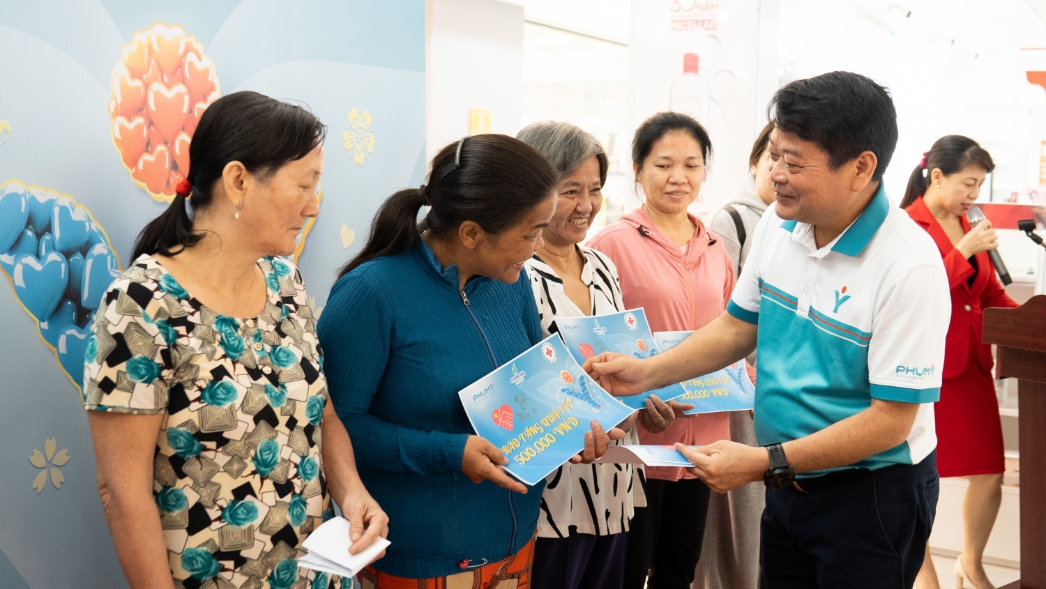 Những phần quà Tết thiết thực được PVFCCo - Phú Mỹ trao đến những hộ gia đình khó khăn trên địa bàn TP HCM. Những phần quà Tết thiết thực được PVFCCo - Phú Mỹ trao đến những hộ gia đình khó khăn trên địa bàn TP HCM.