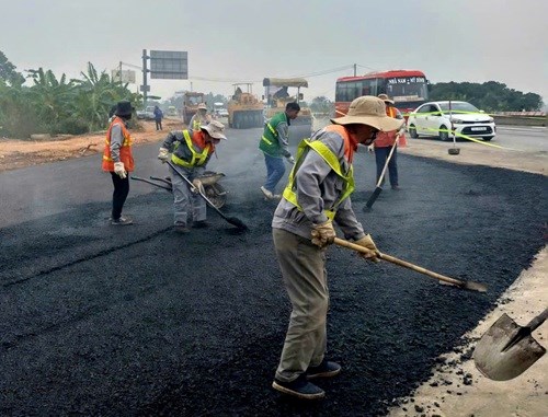 Hà Nội khẩn cấp xử lý ùn tắc nút giao Quốc lộ 2 gần sân bay Nội Bài