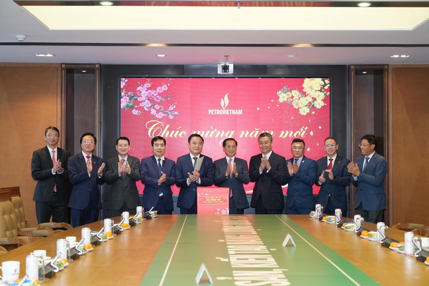 Phó Thủ tướng Chính phủ Bùi Thanh Sơn thăm và động viên tập thể lãnh đạo, cán bộ, người lao động Petrovietnam đầu năm mới Bính Ngọ 2026