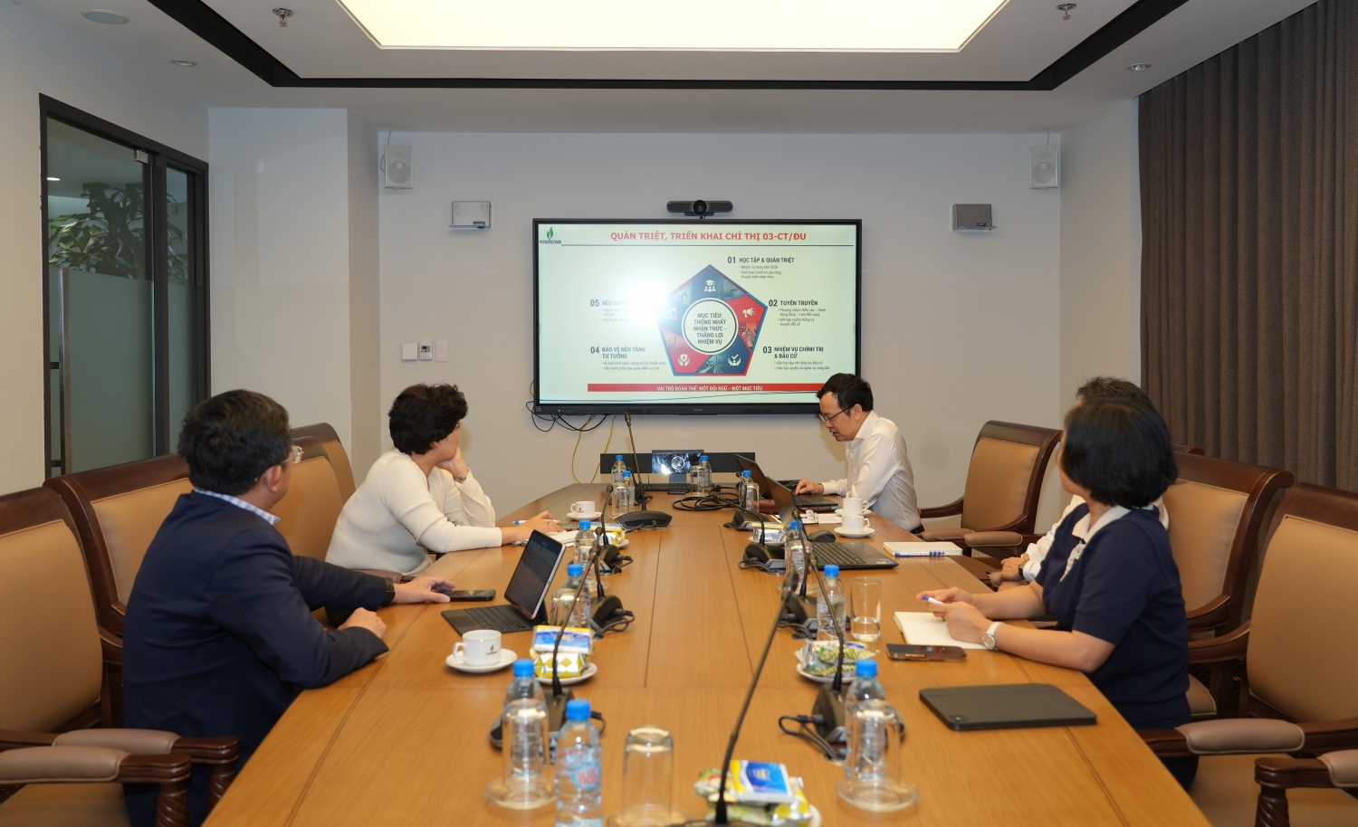 [Chùm ảnh] Đảng bộ Bộ máy QL&ĐH Petrovietnam tổ chức sinh hoạt chi bộ tháng 3