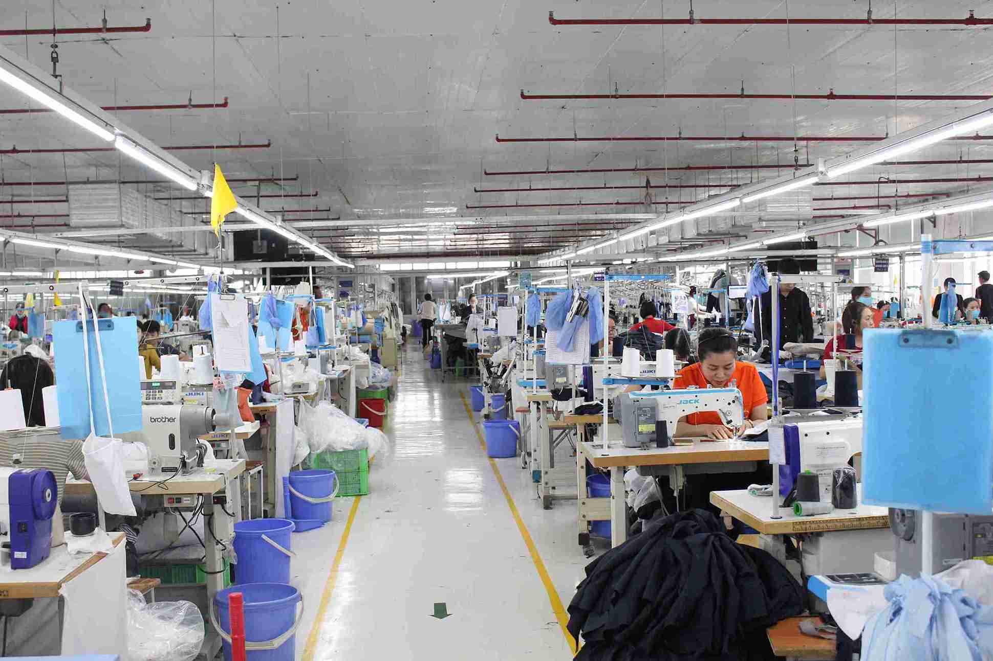 Dây chuyền sản xuất hoạt động thông suốt nhờ lực lượng lao động ổn định tại Hưng Yên. Ảnh: Mai Hương