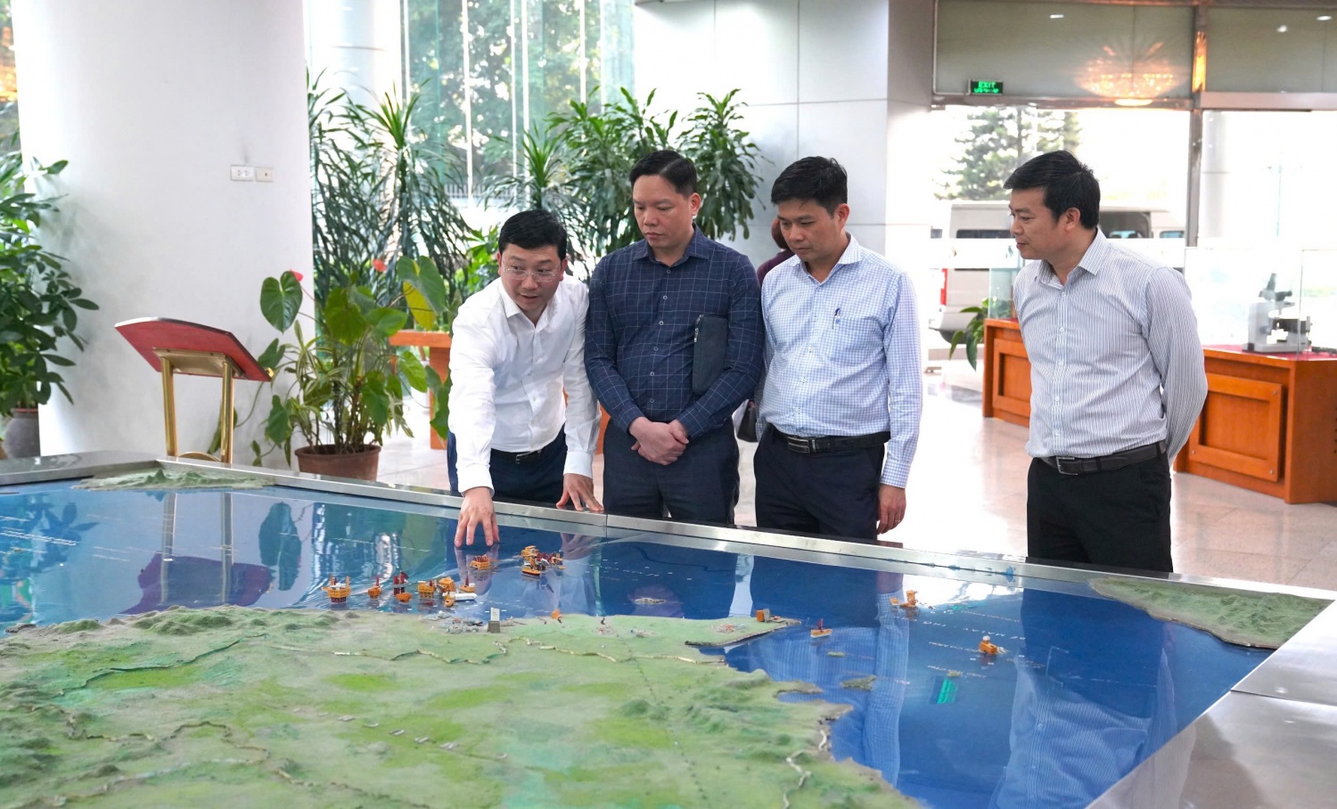 Vụ KHKT & CN làm việc với VPI về định hướng các nghiên cứu trọng điểm giai đoạn mới Nghiên cứu khoa học