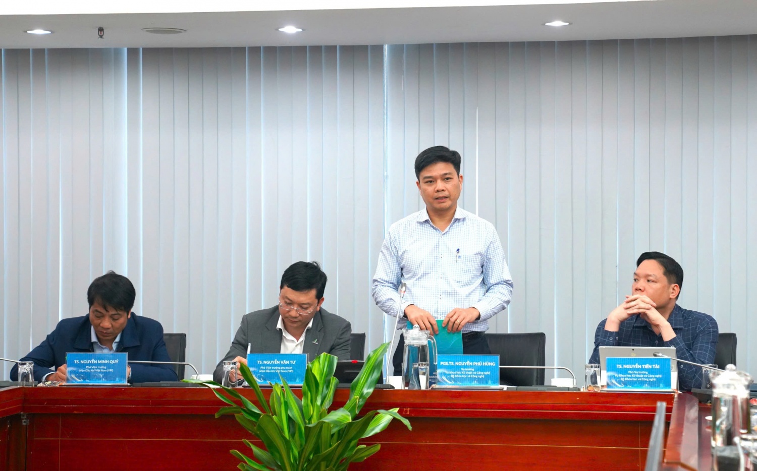 Vụ KHKT & CN làm việc với VPI về định hướng các nghiên cứu trọng điểm giai đoạn mới Nghiên cứu khoa học