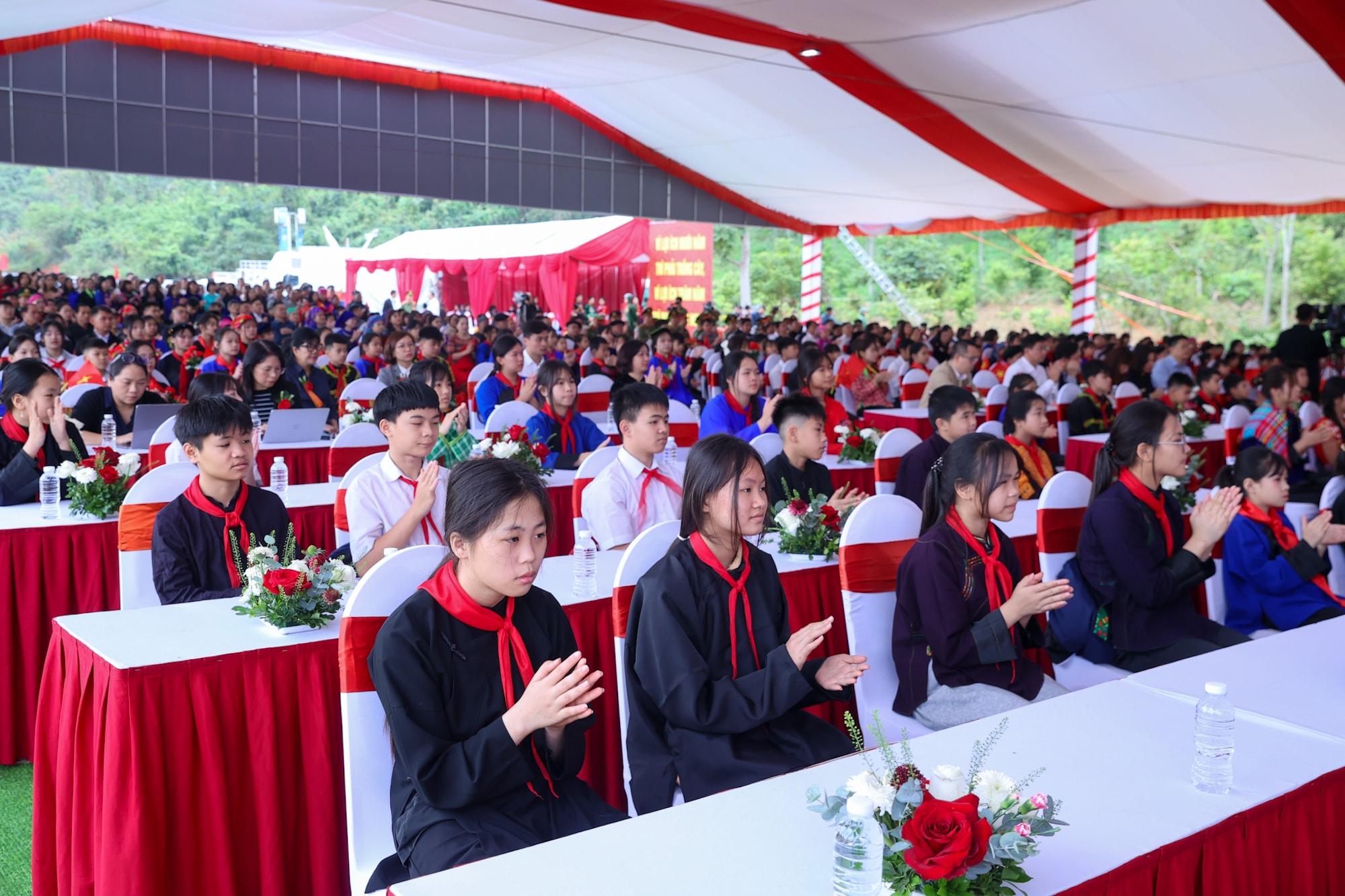 Tổng Bí thư Tô Lâm: Tiếp tục xây dựng đủ trường, đủ lớp trên toàn quốc để mọi học sinh đều được đến trường- Ảnh 4.