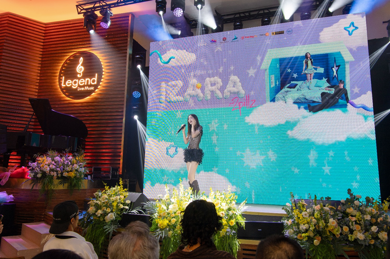 Không gian văn hóa nghệ thuật mới “Coffee Music” được giới thiệu tại Cà phê Thế giới Trung Nguyên Legend (164 Pasteur, P. Sài Gòn, TP. HCM), mở đầu với sự kiện họp báo ra mắt EP “IZARA” của nghệ sĩ trẻ Izara Thiên Nga.