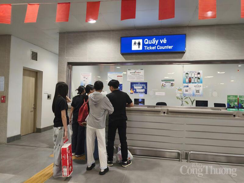 Người dân sử dụng phương tiện công cộng ngày một nhiều hơn. Ảnh: NH