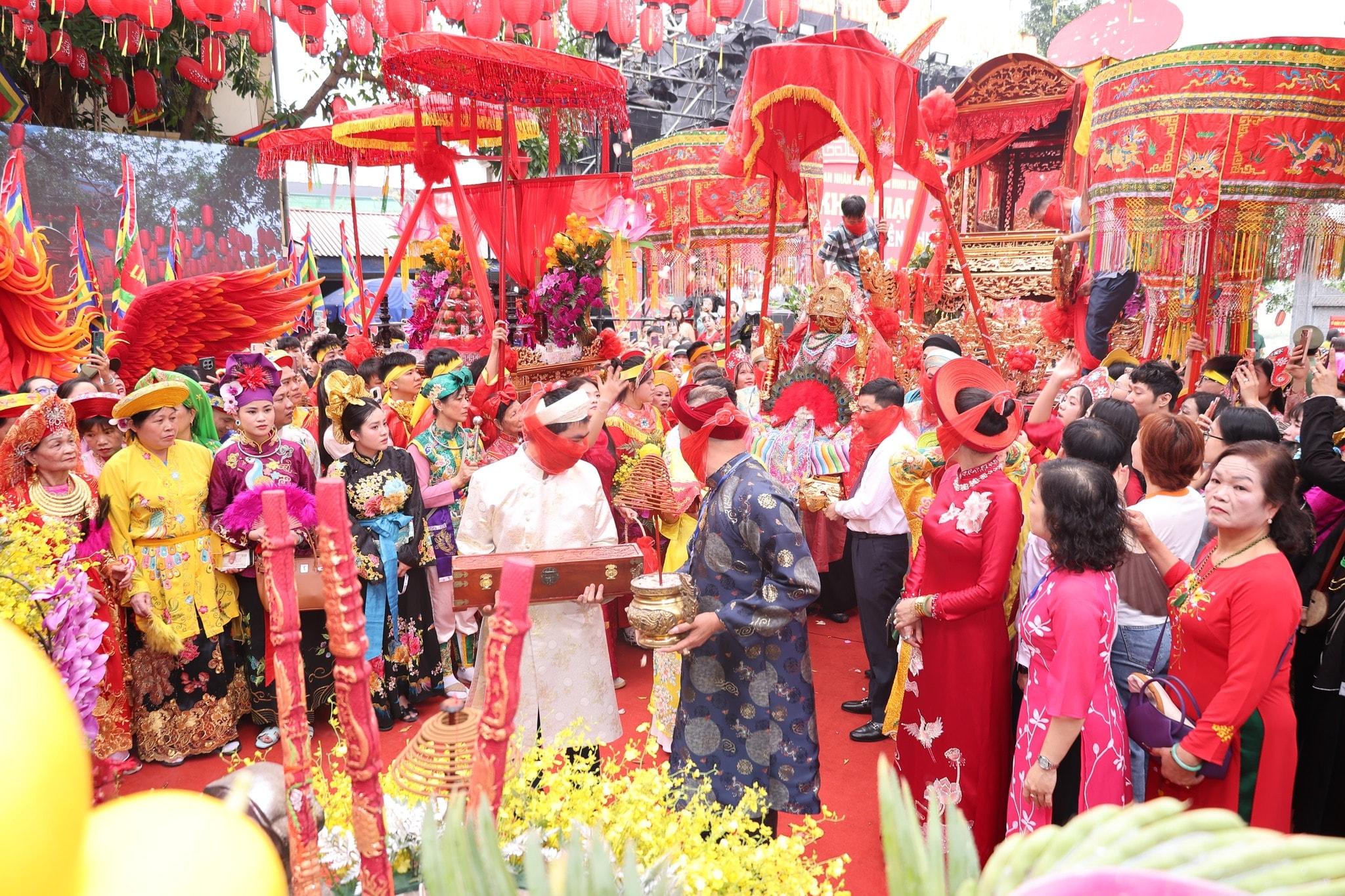 Đông đảo bà con nhân dân cùng tham gia