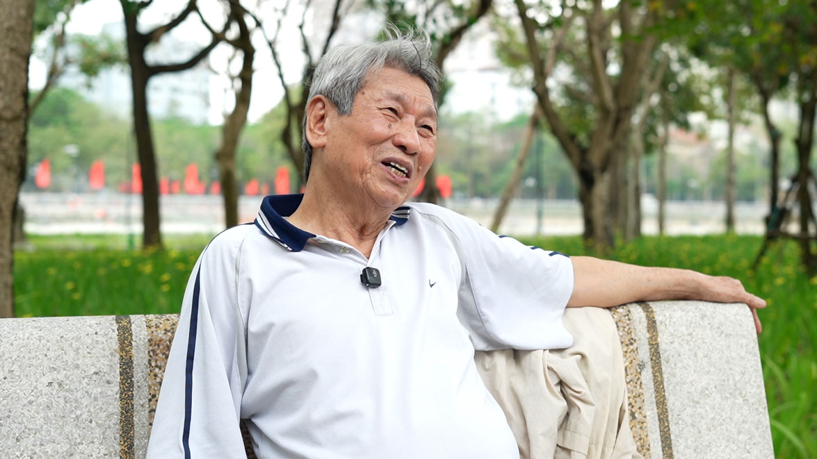 Ông Toóng kỳ vọng vào tăng lương hưu giúp nâng cao chất lượng cuộc sống. Ảnh: Mỹ Ly