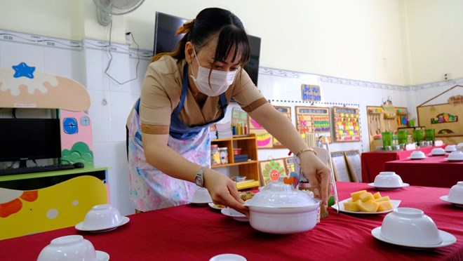 Lương cơ sở dự kiến tăng, giáo viên mầm non vừa phấn khởi vừa lo giá cả