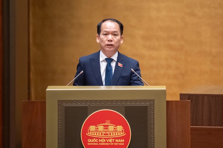 Bộ trưởng Bộ Tư pháp Hoàng Thanh Tùng trình bày Tờ trình dự án Luật Tiếp cận thông tin (sửa đổi). Ảnh: Phạm Thắng