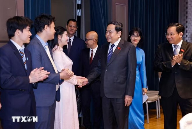 Chủ tịch Quốc hội mong sinh viên Việt Nam tại Italy đóng góp thiết thực cho quê hương