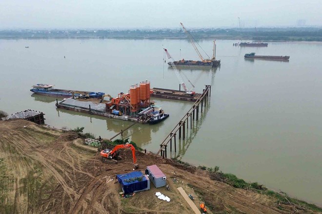 Dự án cầu, đường gần 10.200 tỉ đồng ở Hà Nội vừa thi công, vừa chờ mặt bằng