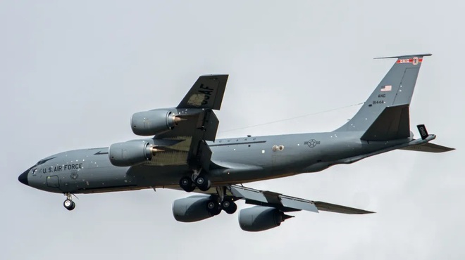 Lộ hình ảnh máy bay Mỹ "vá víu" khi về từ Trung Đông? - Ảnh 4.