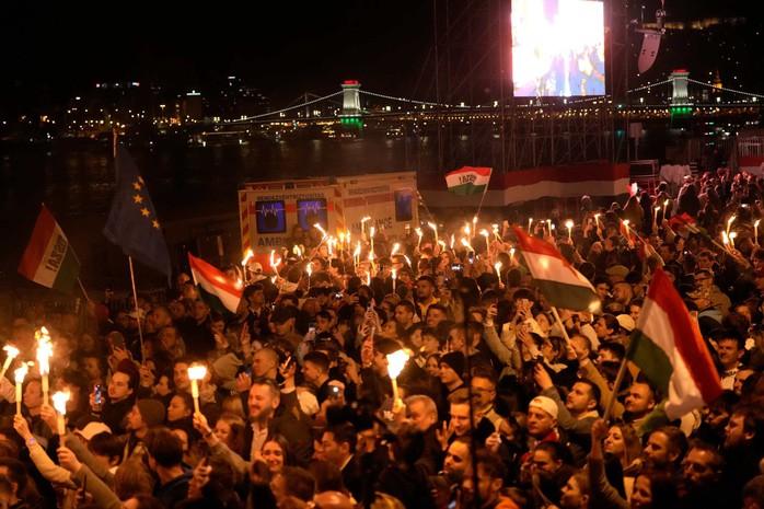 Thủ tướng Hungary thất cử dù được Phó Tổng thống Mỹ “tiếp sức” - Ảnh 2.