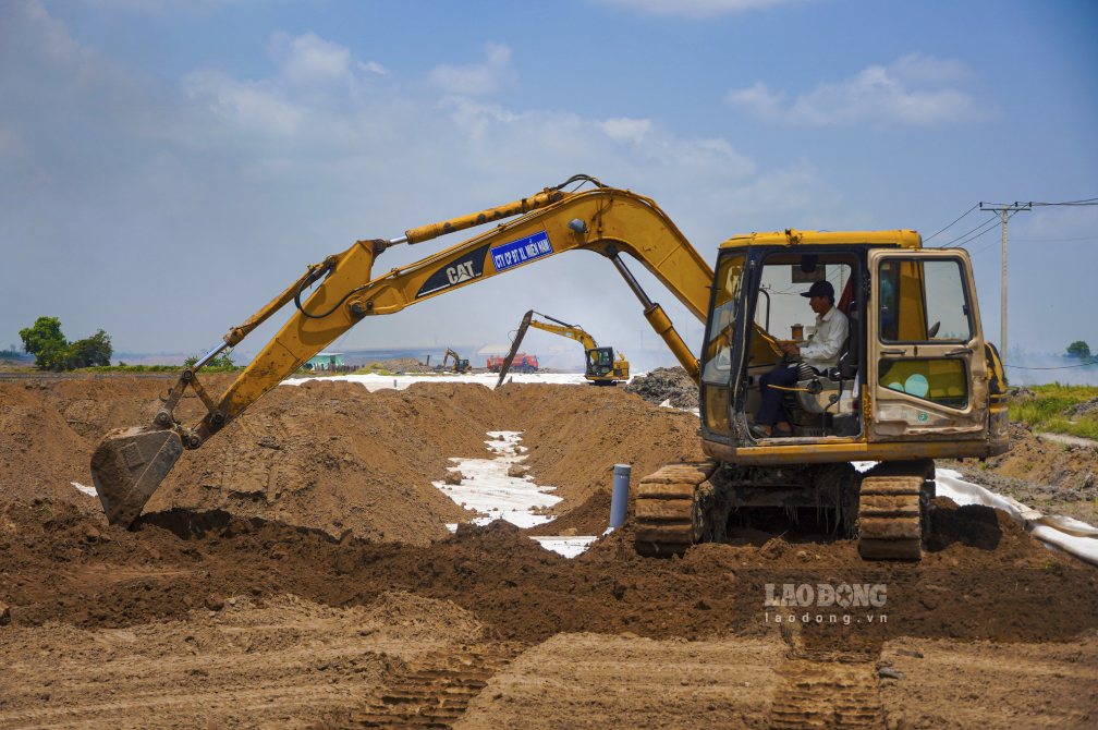 Khối lượng cát đã được đưa về công trường đạt khoảng 10,234 triệu m3. Ảnh: Tạ Quang