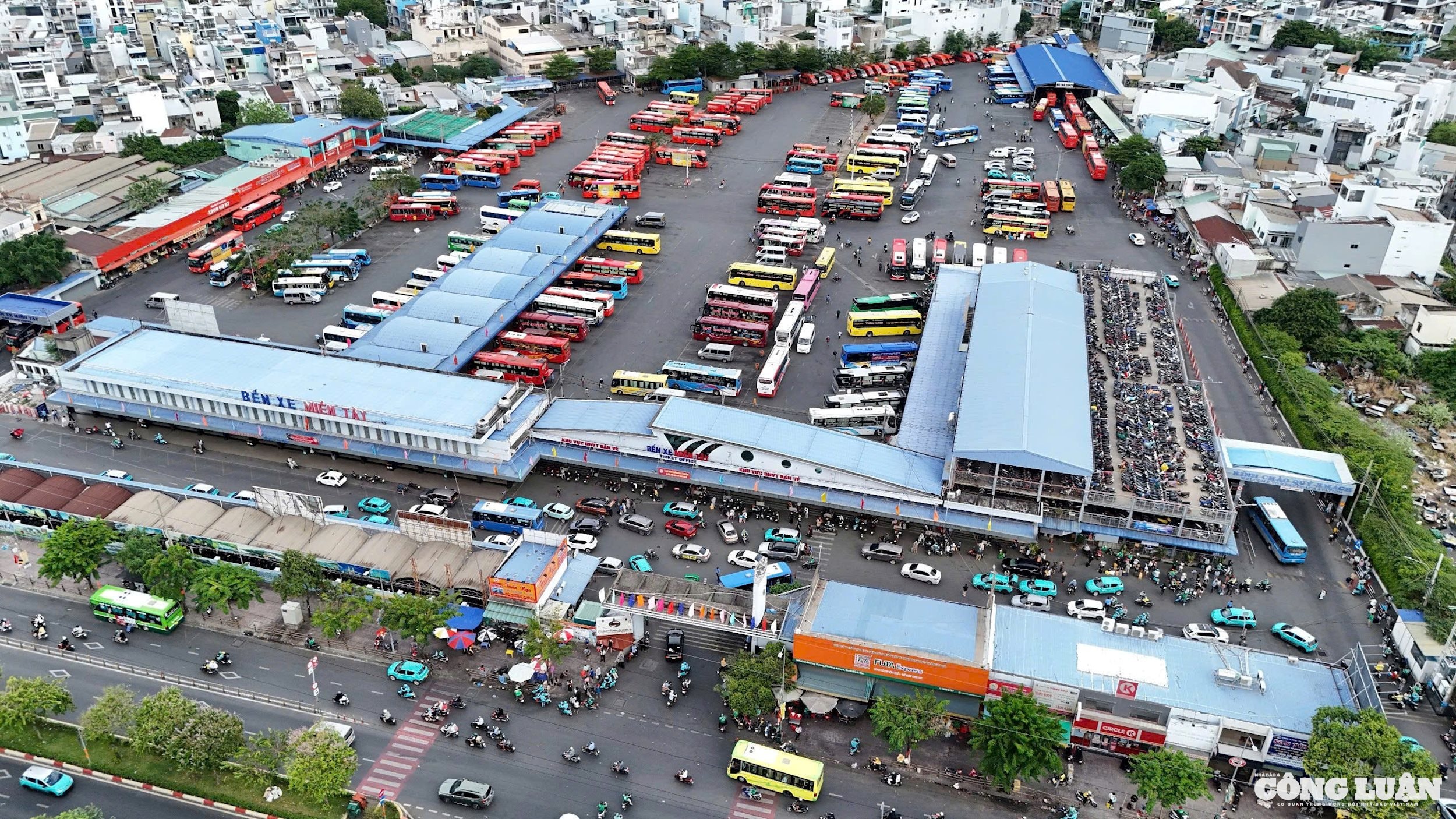 Bến xe miền Tây chiều 4/5