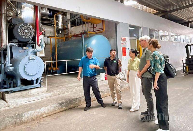 Đoàn đến tham quan thực tế tại Cổ phần Thủy sản NTSF.