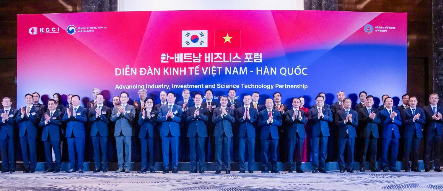 Thủ tướng Chính phủ Lê Minh Hưng, Tổng thống Hàn Quốc Lee Jae Myung cùng lãnh đạo các Bộ/ngành và lãnh đạo doanh nghiệp hai nước tham dự Diễn đàn