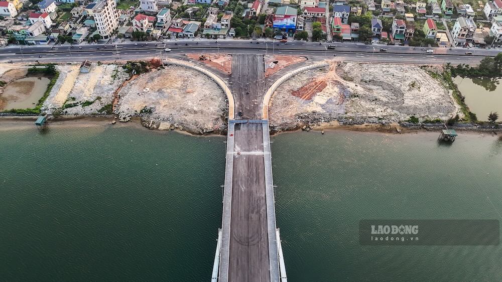 Hiện trạng cầu Nhật Lệ 3 đoạn đường dẫn phía xã Quảng Ninh. Ảnh: Nguyễn Luân