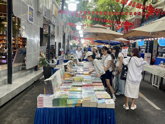 Phát triển bền vững văn hóa đọc tại TP HCM - Ảnh 1.