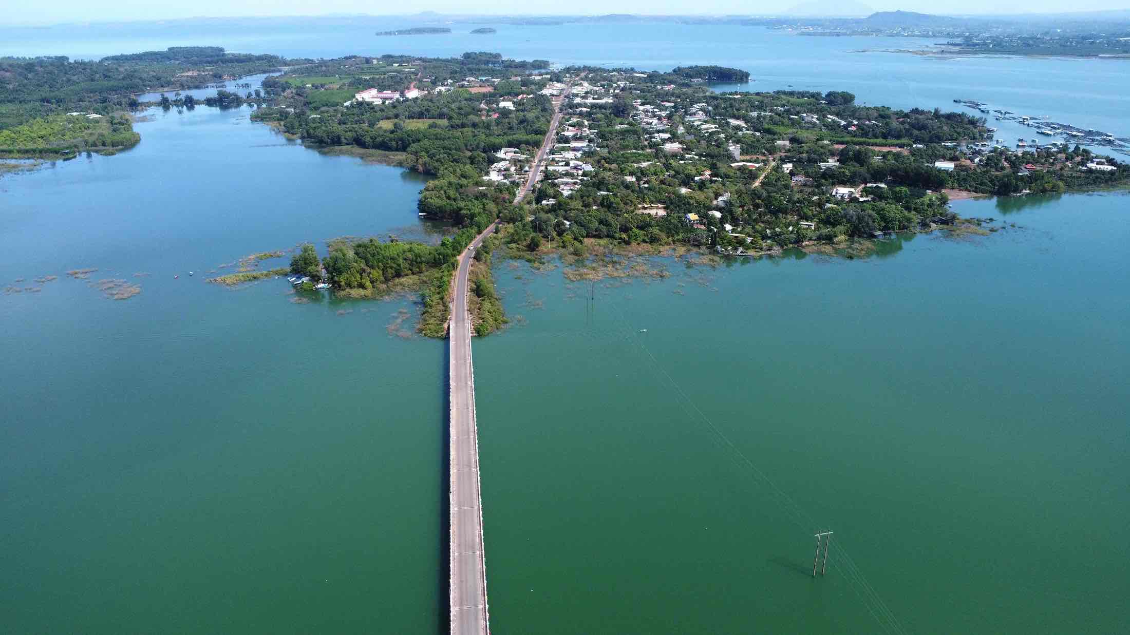 Phường Trị An nằm bên hồ Trị An. Ảnh: HAC