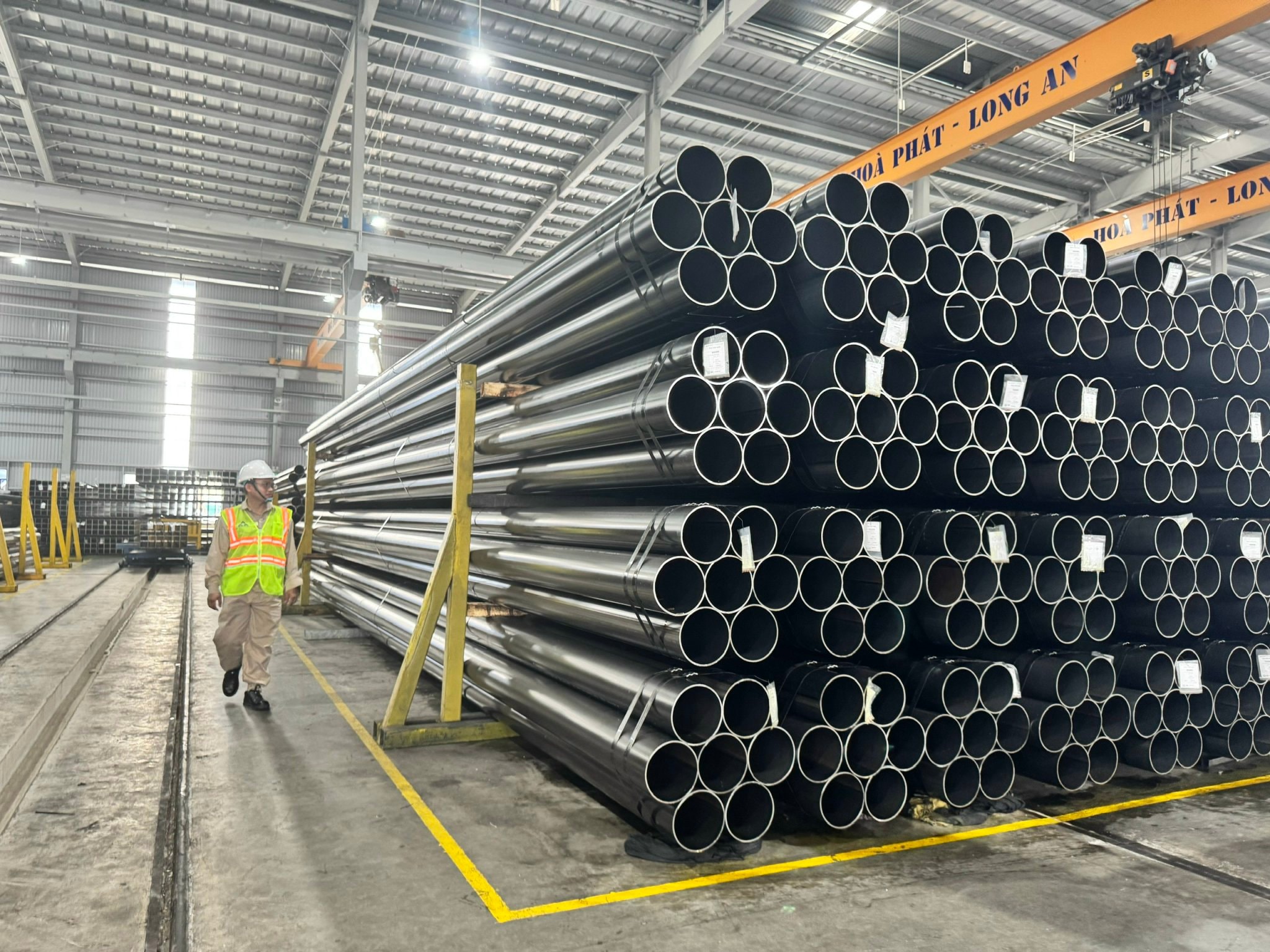 NM ống thép Hòa Phát Long An sản xuất các dòng ống thép siêu lớn