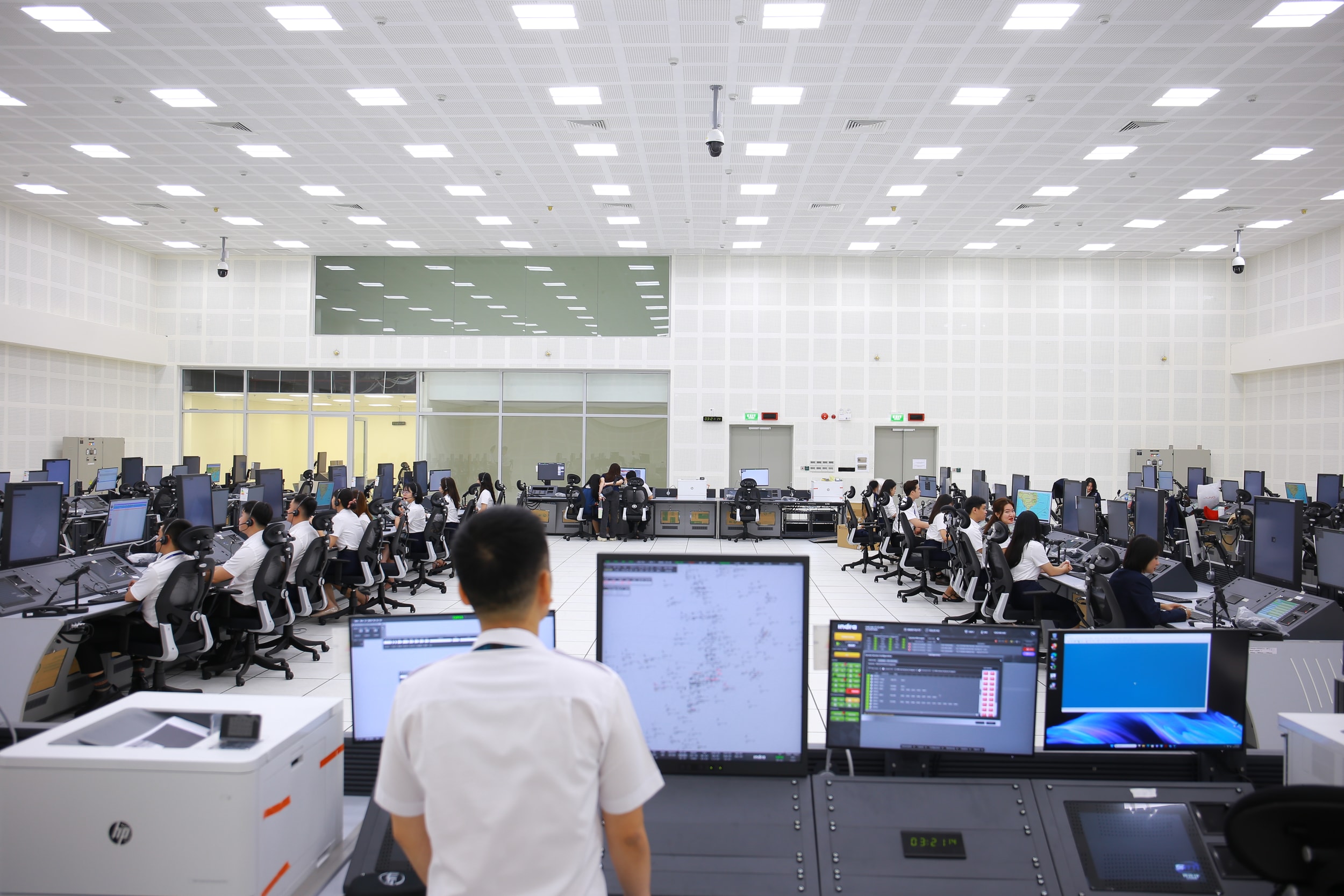 Trung tâm Kiểm soát đường dài Hồ Chí Minh với cơ sở vật chất hiện đại