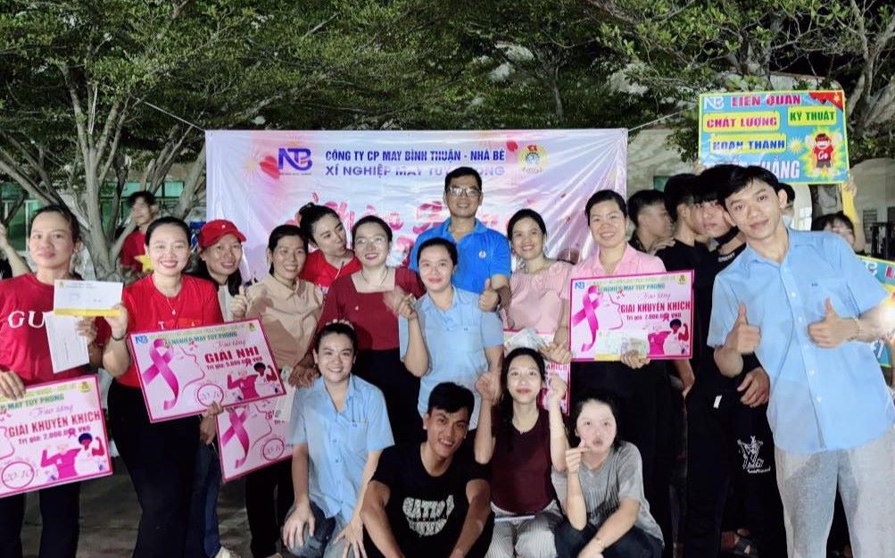 Tổ chức nhiều hoạt động văn hóa, thể thao tạo sân chơi cho đoàn viên sau giờ làm việc tại xưởng. Ảnh: Hòa Nguyễn