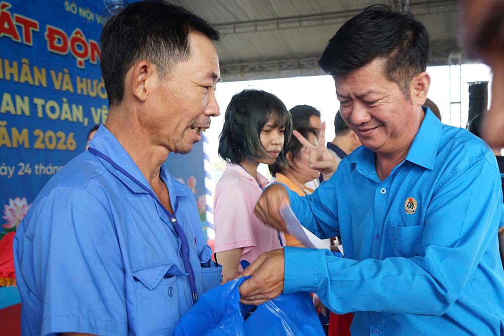 Nhiều hoạt động chăm lo công nhân được tổ chức ở chương trình. Ảnh: Thái Bảo