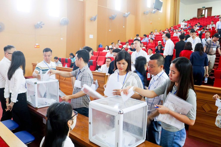 Một số hình ảnh tại phiên đấu giá. Ảnh: UBND xã Quốc Oai