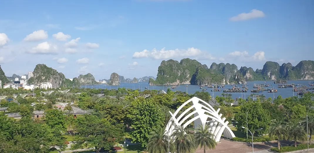 Toàn cảnh Công viên hoa Hạ Long. Ảnh: Nguyễn Hùng