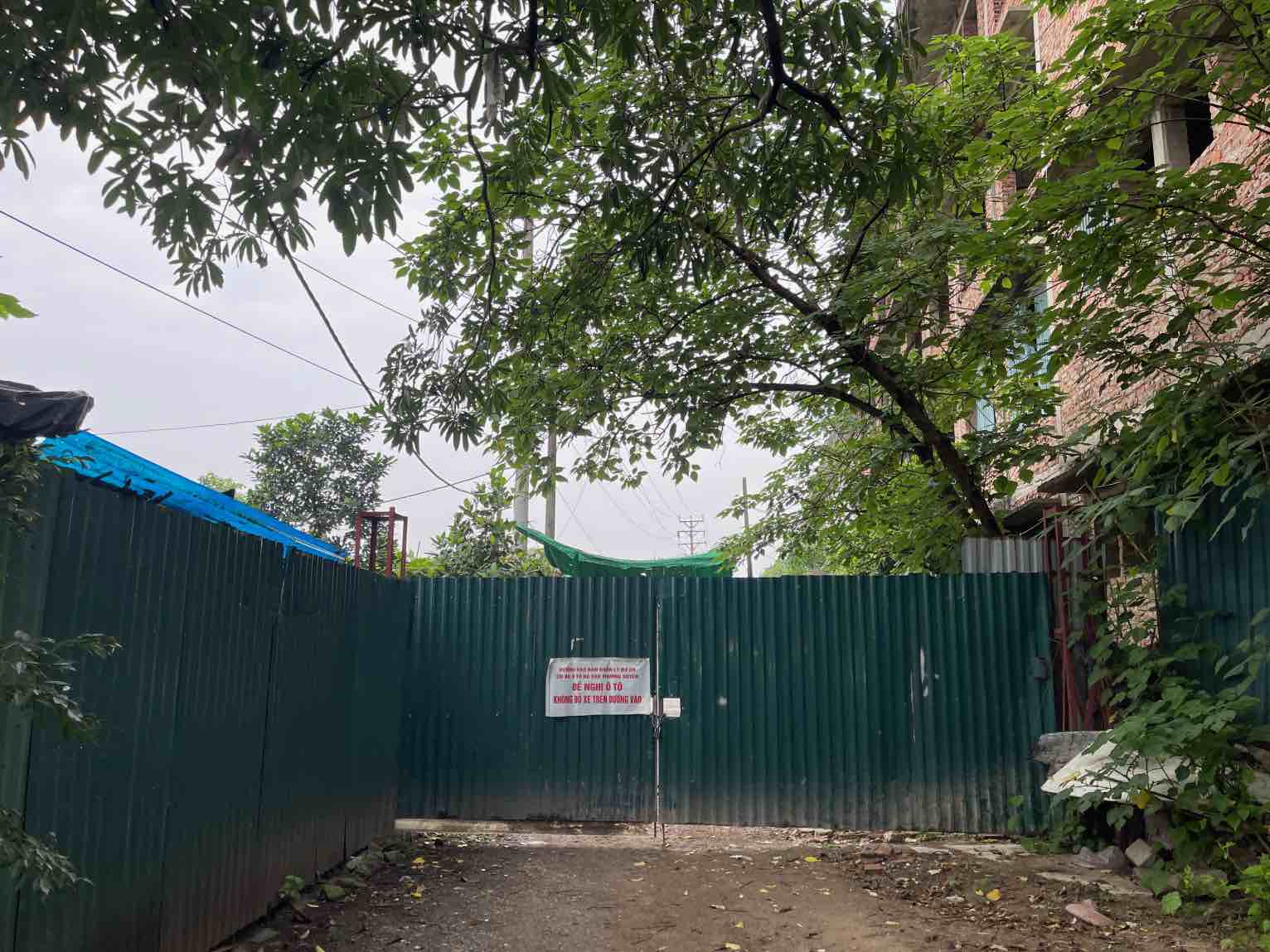 Lối vào khu đất xây dựng . Ảnh: Hoài Anh