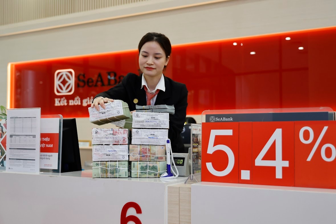 Ngân hàng TMCP Đông Nam Á (SeABank, HOSE: SSB) chủ động triển khai giảm 0,5%/năm lãi suất huy động đối với các kỳ hạn từ 6 tháng trở lên, áp dụng cho các khoản tiền gửi phát sinh mới trên toàn hệ thống từ ngày 10/4/2026.