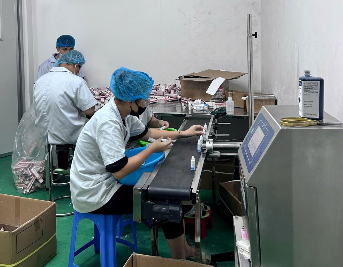 Bên trong khu vực sản xuất và đóng gói của Công ty Shabigroup. Ảnh: Công an Hải Phòng