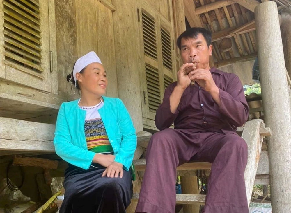 Giai điệu Thường rang, Bộ mẹng được thể hiện bằng cả tâm hồn, tình cảm của người Mường. Ảnh: VH 111mu1.jpg