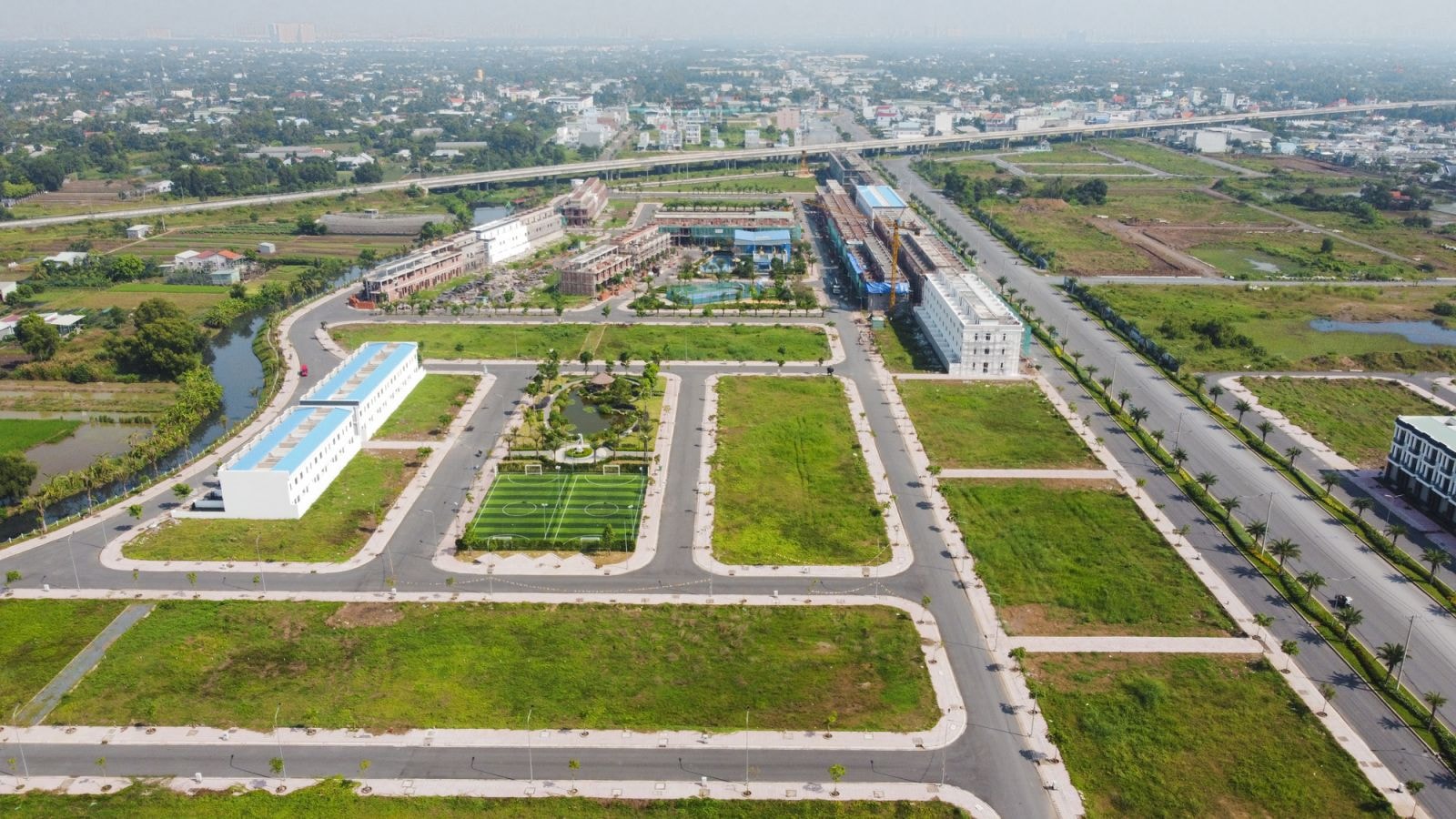 Đất nền vùng ven TP HCM đã tăng mạnh trong thời gian qua (Ảnh minh họa).