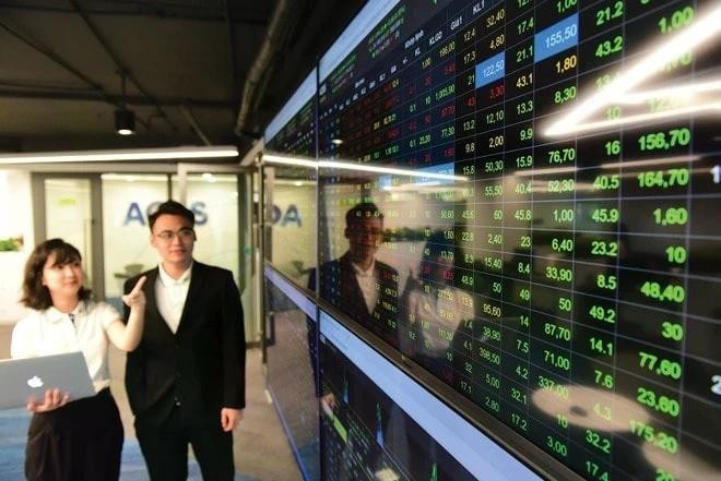 Xu hướng VN-Index hiện vẫn tích cực, song theo các chuyên gia chứng khoán, áp lực bán có dấu hiệu gia tăng trong một số phiên gần đây, khiến động lực bứt phá chưa lớn. Ảnh: TL. chung-khoan.jpg