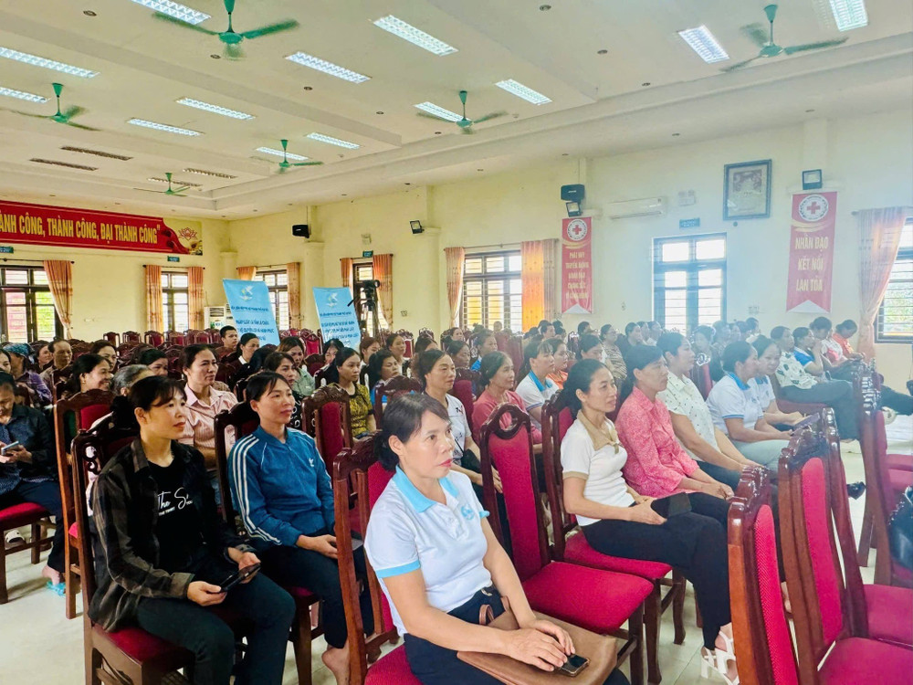 140 cán bộ, hội viên phụ nữ tham dự tại điểm cầu trực tiếp. hoi-vien.jpg