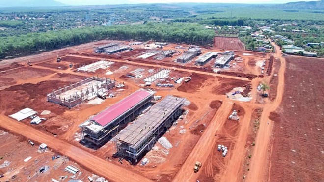 Quân đội hỗ trợ nhân công xây trường biên giới Gia Lai