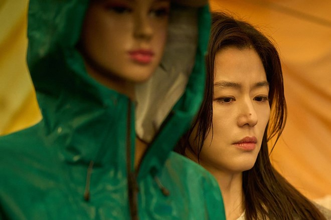 Phim của Jun Ji Hyun, Ji Chang Wook tiếp tục phá kỷ lục phòng vé
