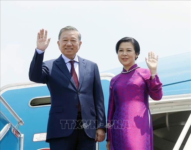 Tổng Bí thư, Chủ tịch nước Tô Lâm và Phu nhân rời Hà Nội, lên đường thăm chính thức Thái Lan. Ảnh: Thống Nhất/TTXVN. Tổng Bí thư, Chủ tịch nước Tô Lâm và Phu nhân rời Hà Nội, lên đường thăm chính thức Thái Lan. Ảnh: Thống Nhất/TTXVN.