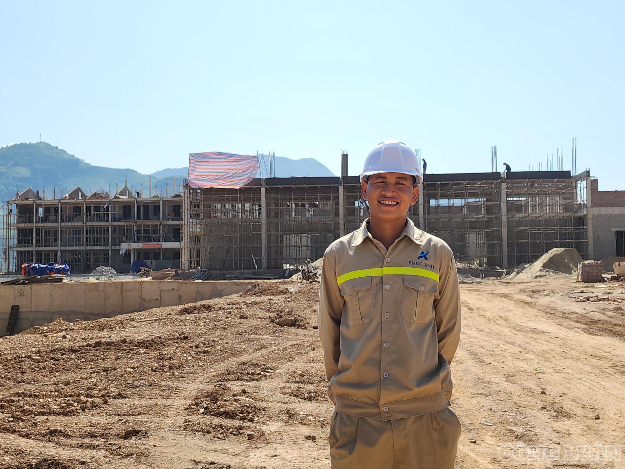 Anh Nguyễn Văn Ngọc, Chỉ Huy trưởng công trình cho biết đơn vị đã sắp xếp lại thời gian, tăng ca thêm để đáp ứng tiến độ dự án. clo_br_20260526-091032.jpg